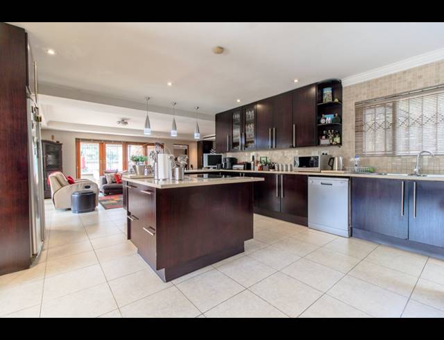 5 BEDROOM HOUSE FOR SALE IN GLENVISTA